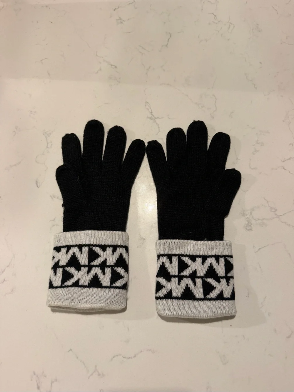 Michael Kors knit gloves